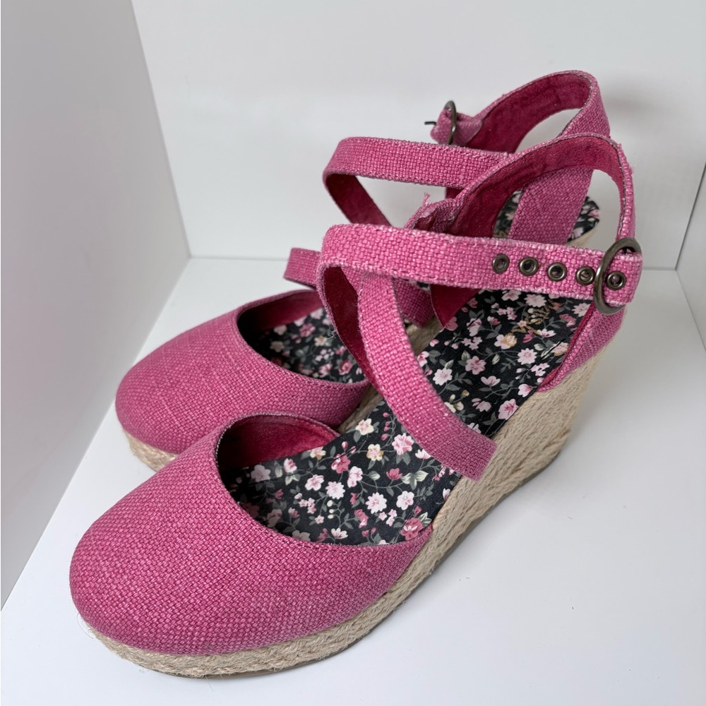 Stylish Pink Wedge Sandals